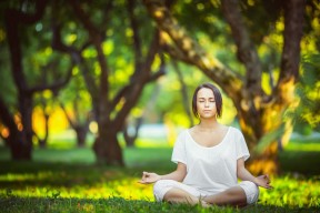 足球青训选拔营实行多场次综合评估机制，足球青训收费方案