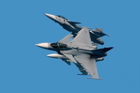 九游正版入口-英超门票价格波动与球迷反应，英超球队门票收入