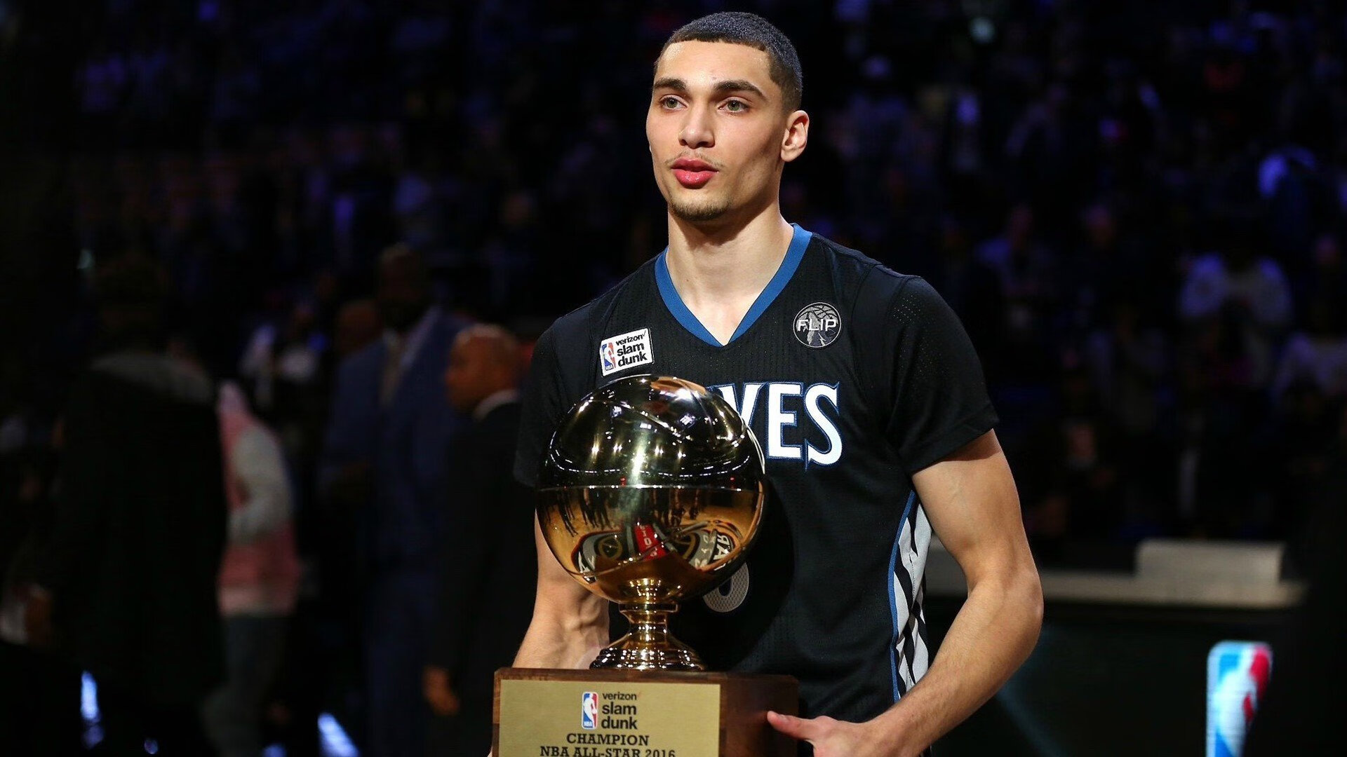 世界杯场场爆炸:明星球员震撼全场的瞬间,世界杯突发